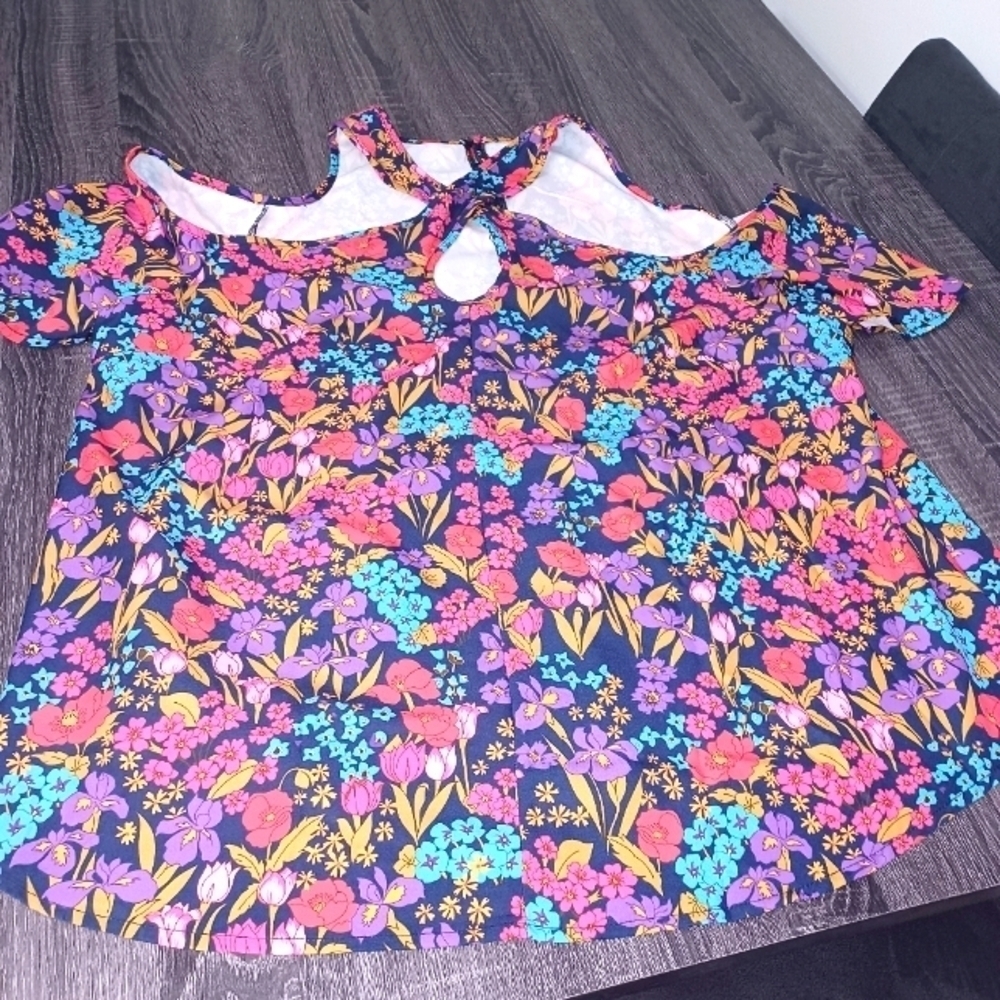 Emery Rose Plus - Floral - Cut Out Shoulder Blouse- W Sz 3XL (18)